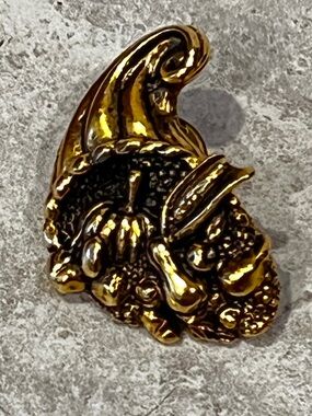 Vintage Camco Thanksgiving Harvest Brooch Gold Tone Pumpkin Corn Pilgrim Hat